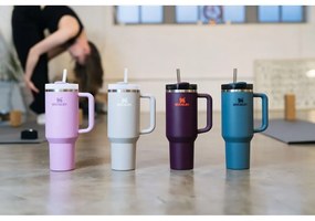 Termos violet cu pai din oțel inoxidabil 1,18 l Quencher H2.0 FlowState Tumbler Plum – Stanley