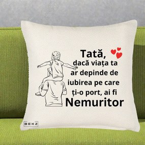 Cadou pentru Tata - Perna Personalizata Tata Supererou Nemuritor, 40x40 cm, Crem Reliefat, Husa Detasabila, Perna Inclusa, BEKZ®