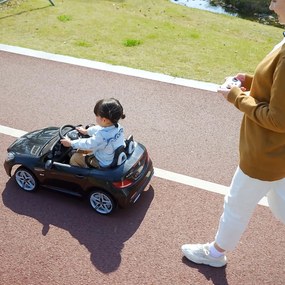 AIYAPLAY Mașină Electrică pentru Copii 3-6 Ani cu 2 Motoare, Telecomandă și Design Sportiv, Dimensiuni 107x62,5x44 cm, Negru | Aosom Romania