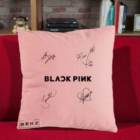 Perna Personalizata K-pop BLACKPINK Tinute Negre Grup Simplu, 40x40 cm, Roz, Husa Detasabila, Perna Inclusa, BEKZ®