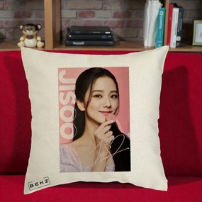 Perna Personalizata K-pop BLACKPINK Jisoo cu Semnatura si Fond Roz, 40x40 cm, Ecru, Husa Detasabila, Perna Inclusa, BEKZ®