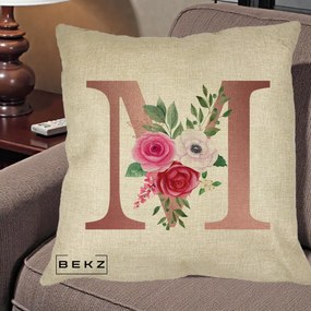 Cadou Personalizat - Perna Personalizata Monograma Rose Gold Litera M cu Trandafiri, 40x40 cm, Crem, Husa Detasabila, Perna Inclusa, BEKZ®