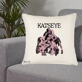 Perna Personalizata K-pop KATSEYE Foto Roz Vintage, 40x40 cm, Crem Reliefat, Husa Detasabila, Perna Inclusa, BEKZ®
