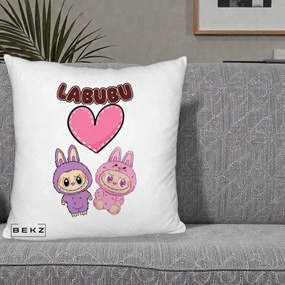 Perna Personalizata Labubu Cuplu Inima, 40x40 cm, Alb Pufos, Husa Detasabila, Perna Inclusa, BEKZ®