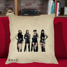 Perna Personalizata K-pop BLACKPINK Tinute Negre Elegante Grup, 40x40 cm, Crem, Husa Detasabila, Perna Inclusa, BEKZ®