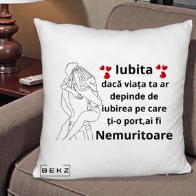 Cadou pentru Iubita - Perna Personalizata Iubita Nemuritoare cu Cuplu Line-Art si Inimi Rosii, 40x40 cm, Alb Pufos, Husa Detasabila, Perna Inclusa, BEKZ®