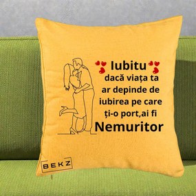 Cadou pentru Iubit - Perna Personalizata Iubitu Nemuritor cu Cuplu Line-Art si Inimi Rosii, 40x40 cm, Galben, Husa Detasabila, Perna Inclusa, BEKZ®