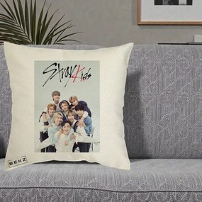 Perna Personalizata K-pop Stray Kids cu Foto Grup Alb-Albastru, 40x40 cm, Ecru, Husa Detasabila, Perna Inclusa, BEKZ®