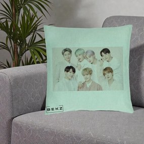 Perna Personalizata K-pop BTS Foto Grup Landscape Pastel, 40x40 cm, Verde Menta, Husa Detasabila, Perna Inclusa, BEKZ®