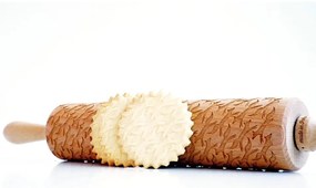 Făcăleț din lemn cu model pentru aluat Valek Foxes