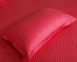 Cearceaf de pat cu elastic + doua fete perna, 180x200 cm, culoare Rosu