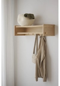Cuier de perete în culoare naturală cu raft din lemn masiv de stejar Hillmond – Rowico