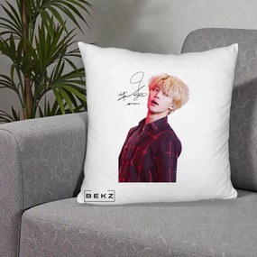 Perna Personalizata K-pop BTS Jimin Portret Artistic par Blond Autograf, 40x40 cm, Alb Pufos, Husa Detasabila, Perna Inclusa, BEKZ®