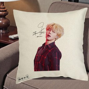 Perna Personalizata K-pop BTS Jimin Portret Artistic par Blond Autograf, 40x40 cm, Ecru, Husa Detasabila, Perna Inclusa, BEKZ®