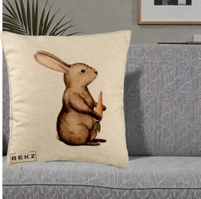 Perna Decorativa Iepuras Acuarela cu Morcov, 40x40 cm, Bej, Husa Detasabila, Perna Inclusa, BEKZ®