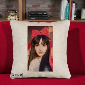Perna Personalizata K-pop BLACKPINK Rose cu Funda Rosie, 40x40 cm, Bej Canapea, Husa Detasabila, Perna Inclusa, BEKZ®