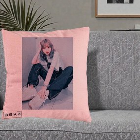Perna Personalizata K-pop BLACKPINK Lisa, 40x40 cm, Roz, Husa Detasabila, Perna Inclusa, BEKZ®