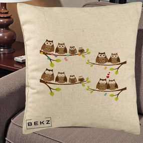 Perna Decorativa Familie de Bufnite pe Ramuri, 40x40 cm, Bej, Husa Detasabila, Perna Inclusa, BEKZ®
