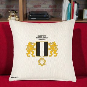 Perna Personalizata CSM Unirea Alba Iulia Fotbal, 40x40 cm, Crem Reliefat, Husa Detasabila, Perna Inclusa, BEKZ®