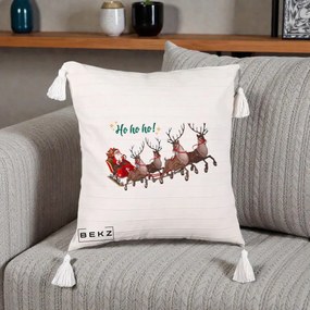 Perna Decorativa Ho Ho Ho Mos Craciun cu Sanie si Reni, 40x40 cm, Bej cu Franjuri, Husa Detasabila, Perna Inclusa, BEKZ®