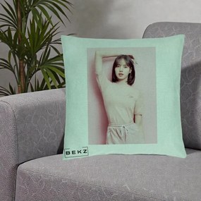Perna Personalizata K-pop BLACKPINK Lisa Roz, 40x40 cm, Verde Menta, Husa Detasabila, Perna Inclusa, BEKZ®