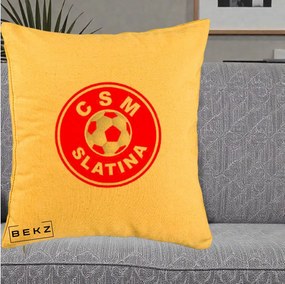 Perna Personalizata CSM Slatina Fotbal, 40x40 cm, Galben, Husa Detasabila, Perna Inclusa, BEKZ®