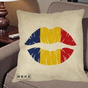 Perna Personalizata Buze Tricolor Romania, 40x40 cm, Crem, Husa Detasabila, Perna Inclusa, BEKZ®