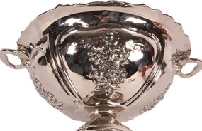 Bol de servire oval din alamă lucrată manual, argintiu, pe picior, cu două mânere și struguri în relief, fructieră și centru de masă, 19,5 x 41 x 33