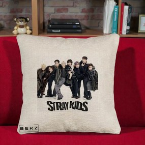 Perna Personalizata K-pop Stray Kids Outfit Negru, 40x40 cm, Bej Canapea, Husa Detasabila, Perna Inclusa, BEKZ®