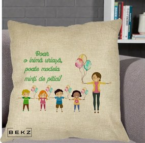 Cadou pentru Educatoare - Perna Personalizata Doar o Inima Uriasa poate Modela Minti de Pitici cu Educatoare si Baloane, 40x40 cm, Crem, Husa Detasabila, Perna Inclusa, BEKZ®