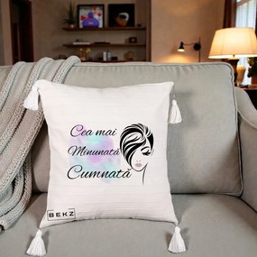 Cadou pentru Cumnata - Perna Personalizata Cea mai Minunata Cumnata cu Silueta Dama si Pete Multicolor, 40x40 cm, Bej cu Franjuri, Husa Detasabila, Perna Inclusa, BEKZ®
