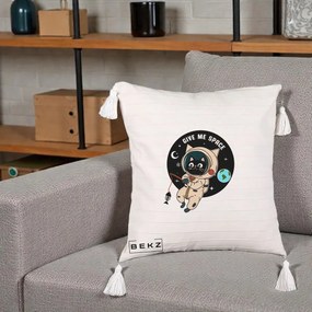 Perna Decorativa Give Me Space Pisica Astronaut, 40x40 cm, Bej cu Franjuri, Husa Detasabila, Perna Inclusa, BEKZ®