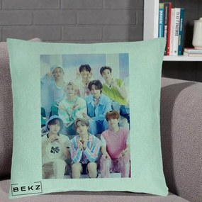 Perna Personalizata K-Pop Grup Foto Pasteluri cu 8 Artisti, 40x40 cm, Verde Menta, Husa Detasabila, Perna Inclusa, BEKZ®