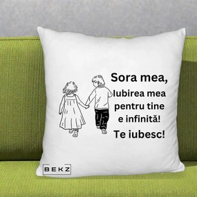 Cadou pentru Sora - Perna Personalizata Sora Mea Te Iubesc Copii Tinand Maini din Spate, 40x40 cm, Alb Pufos, Husa Detasabila, Perna Inclusa, BEKZ®