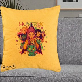 Perna Personalizata K-pop HUNTRX Trio cu Pisica Stele, 40x40 cm, Galben, Husa Detasabila, Perna Inclusa, BEKZ®
