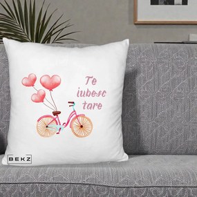 Perna Decorativa Te Iubesc Tare cu Bicicleta Roz si Baloane Inima, 40x40 cm, Alb Pufos, Husa Detasabila, Perna Inclusa, BEKZ®