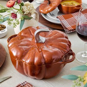 Oala din fonta in forma de dovleac Staub Pumpkin P687129, 24 cm, 3,45 l, Toate plitele inclusiv inductie si cuptor pana la 240°C, Acoperire emailata, Portocaliu