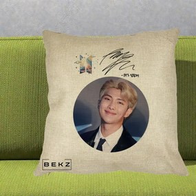 Perna Personalizata K-pop BTS RM Namjoon Portret Cerc cu Autograf, 40x40 cm, Crem, Husa Detasabila, Perna Inclusa, BEKZ®