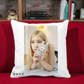 Perna Personalizata K-pop BLACKPINK Rose cu Papusa Iepure, 40x40 cm, Alba Mata, Husa Detasabila, Perna Inclusa, BEKZ®