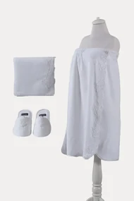 Set SAUNĂ pentru femei LIA în cutie cadou, 3 buc Mărime universală + prosop + Papuci de casa 40/42 Alb / White