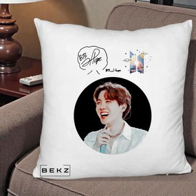 Perna Personalizata K-pop BTS J-Hope Portret cu Autograf, 40x40 cm, Alb Pufos, Husa Detasabila, Perna Inclusa, BEKZ®