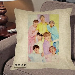 Perna Personalizata K-pop BTS Foto Grup Pastel Colorat cu 7 Membrii, 40x40 cm, Crem, Husa Detasabila, Perna Inclusa, BEKZ®