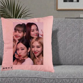 Perna Personalizata K-pop BLACKPINK Foto Grup Selfie 4 Membre, 40x40 cm, Roz, Husa Detasabila, Perna Inclusa, BEKZ®