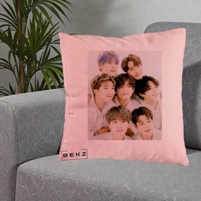 Perna Personalizata K-pop BTS Foto Grup Fete Albe, 40x40 cm, Roz, Husa Detasabila, Perna Inclusa, BEKZ®
