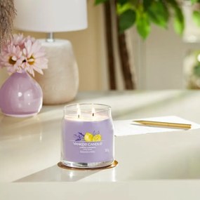 Lumânare parfumată Yankee Candle Signature în borcan, medie, Lemon Lavender, 368 g, M