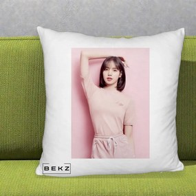 Perna Personalizata K-pop BLACKPINK Lisa Roz, 40x40 cm, Alb Pufos, Husa Detasabila, Perna Inclusa, BEKZ®