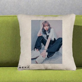 Perna Personalizata K-pop BLACKPINK Lisa, 40x40 cm, Bej Canapea, Husa Detasabila, Perna Inclusa, BEKZ®