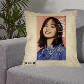 Perna Personalizata K-pop BLACKPINK Lisa cu Semnatura, 40x40 cm, Crem, Husa Detasabila, Perna Inclusa, BEKZ®