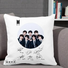 Perna Personalizata K-pop BTS Fotografie Grup Costum Negru si Autografe Cerc, 40x40 cm, Alba Mata, Husa Detasabila, Perna Inclusa, BEKZ®