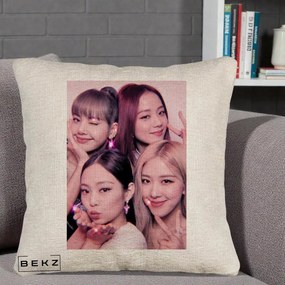 Perna Personalizata K-pop BLACKPINK Foto Grup Selfie Roz cu Glitter, 40x40 cm, Bej Canapea, Husa Detasabila, Perna Inclusa, BEKZ®